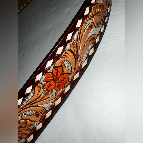 American Darling Hand Tooled Genuine American Leather Belt Beautiful Flowers - Picture 4 of 7
